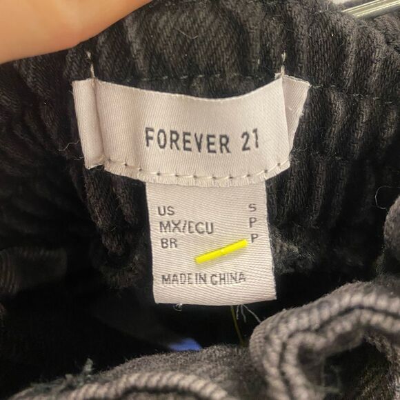 NEW Sm Forever 21 black shorts - Picture 2 of 3